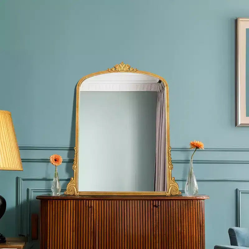 Specchio da parete decorativo in metallo ad arco 23" x 29.5" - Finitura oro antico