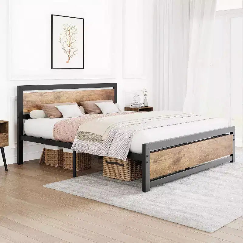 Telaio Letto Industriale in Metallo con Testiera in Legno