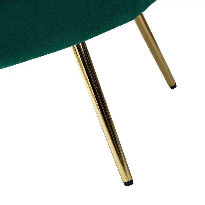 Poltrona a botte imbottita con gambe in metallo
